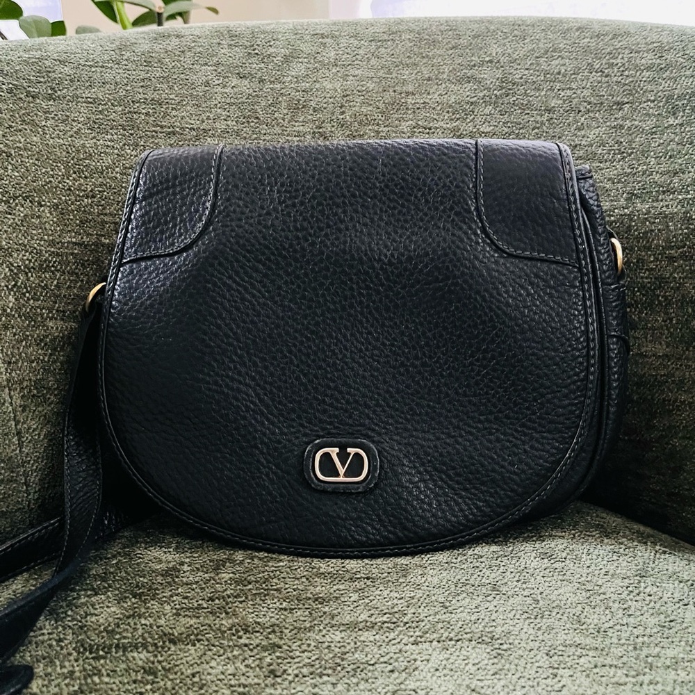 Valentino Garavani pebbled leather shoulder
Black Leather Crossbody - Picture 9 of 10